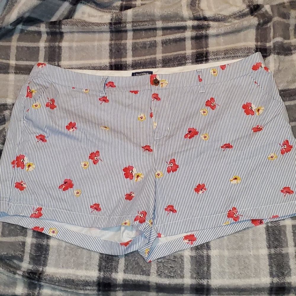 Old Navy Everyday Shorts size 22